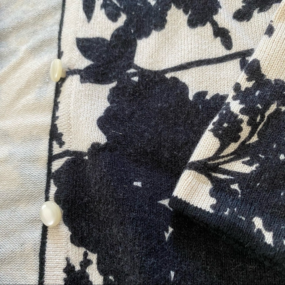⭐️3/$25 Ann Taylor Petites Cashmere Silk Blend 3/4 Sleeve Cardigan Sz MP - Picture 6 of 9